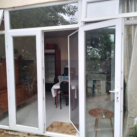 Merabi And Neli Guest House Makhinjauri Exterior foto