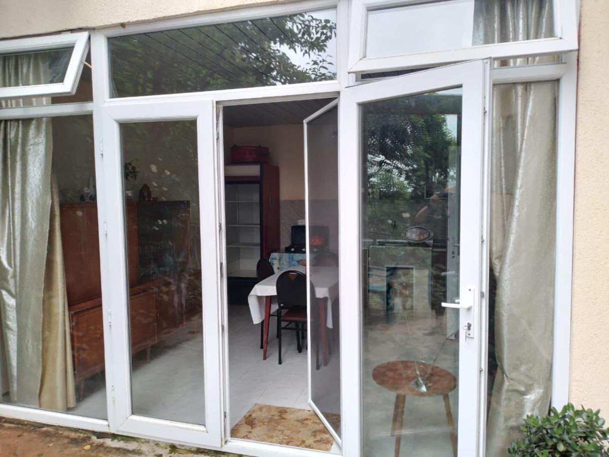 Merabi And Neli Guest House Makhinjauri Exterior foto