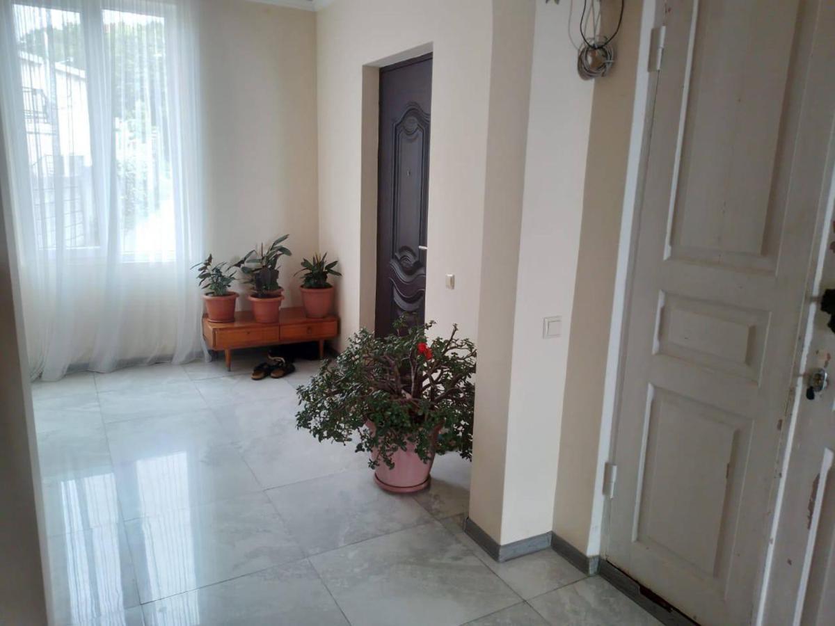 Merabi And Neli Guest House Makhinjauri Exterior foto