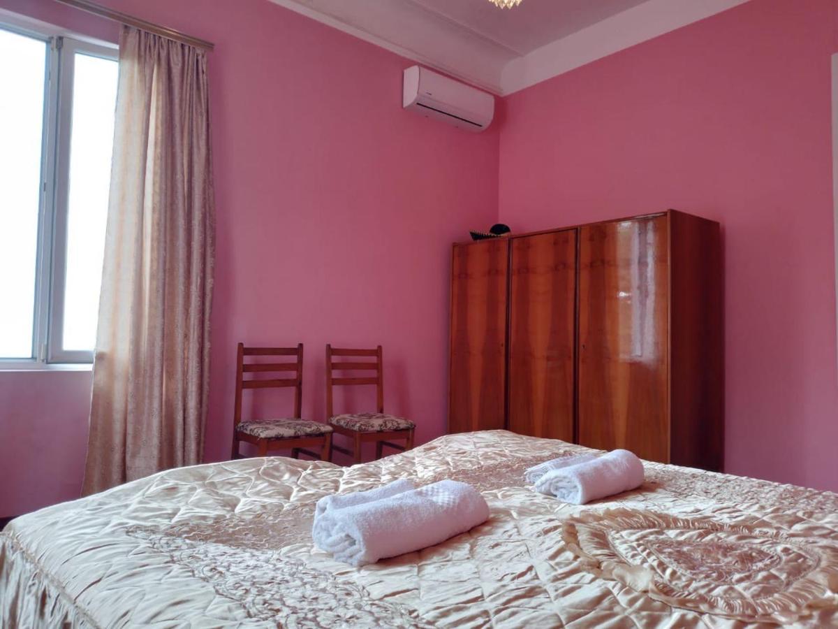 Merabi And Neli Guest House Makhinjauri Exterior foto