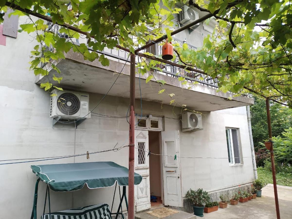 Merabi And Neli Guest House Makhinjauri Exterior foto