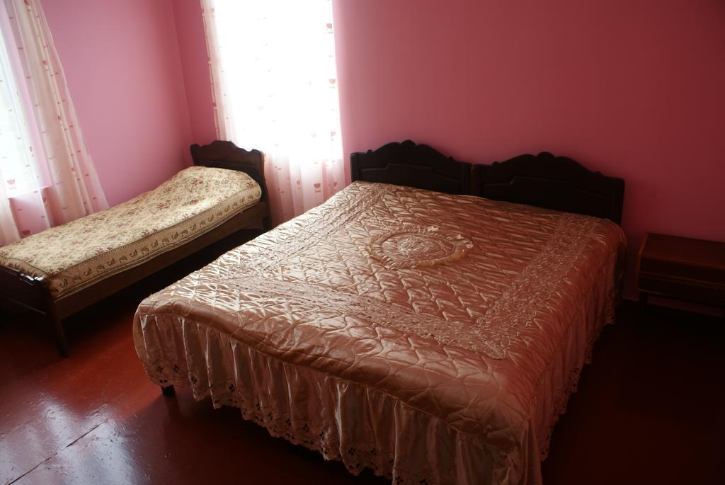 Merabi And Neli Guest House Makhinjauri Zimmer foto