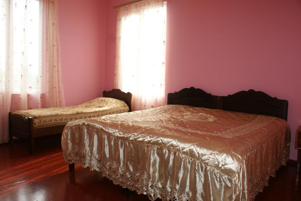 Merabi And Neli Guest House Makhinjauri Zimmer foto