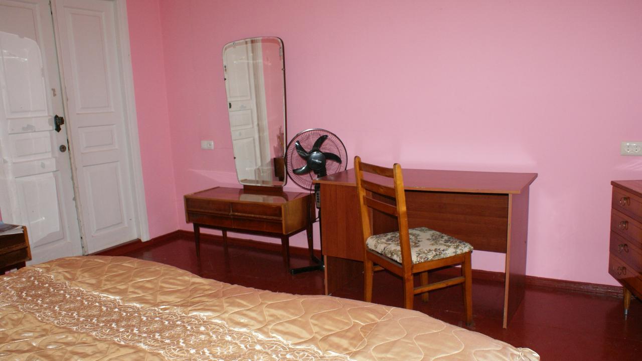 Merabi And Neli Guest House Makhinjauri Exterior foto