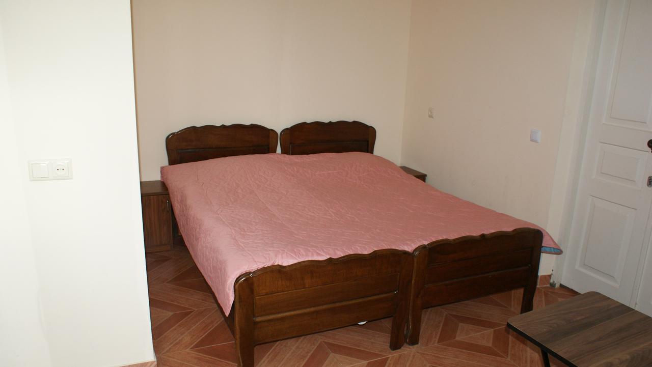 Merabi And Neli Guest House Makhinjauri Exterior foto