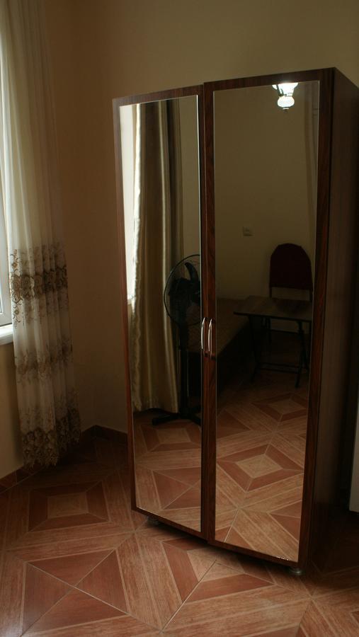 Merabi And Neli Guest House Makhinjauri Exterior foto